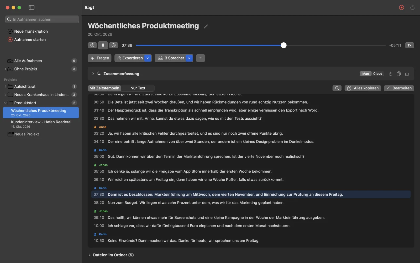 Sagt auf dem Mac mit dem Transkript eines Produktmeetings, mit Sprechern, Zeitmarken und Player